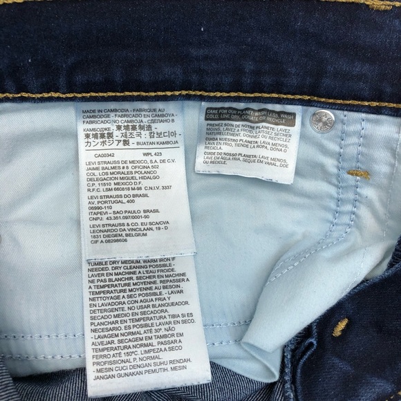 Levi’s 314 Shaping Straight Shorts - Picture 6 of 7